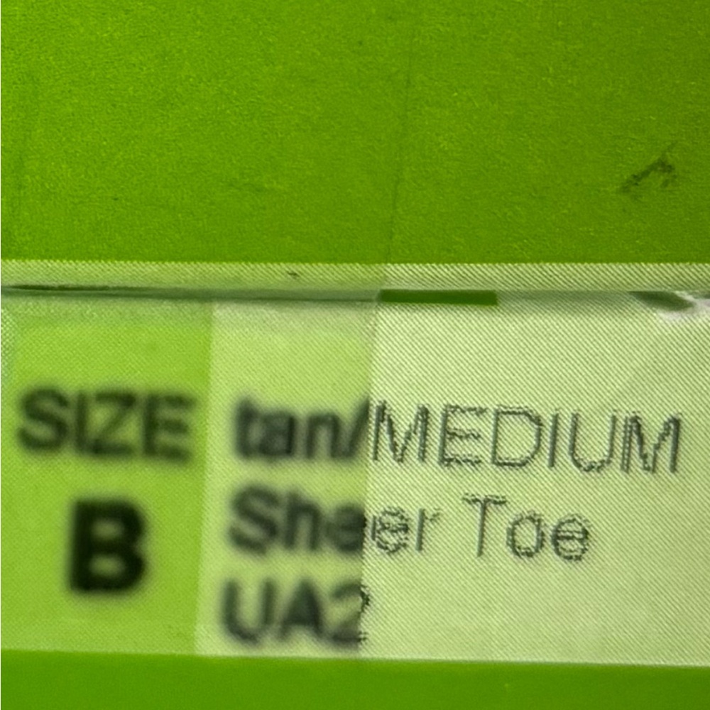 12 pair of No Nonsense Size B control top Medium/tan. New!